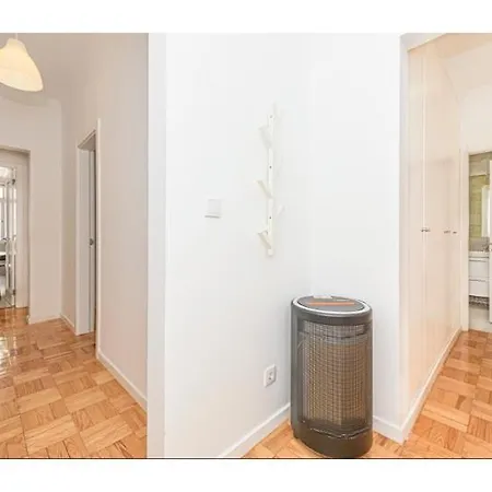 Houze Comfortable In Laranjeiras Apartment Lisbon